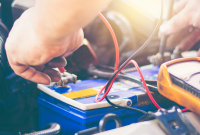 10 Cara Cek Kondisi Mobil Sebelum Perjalanan Jauh | Wuling Cara Cek Kondisi Aki Mobil Sebelum Berkendara