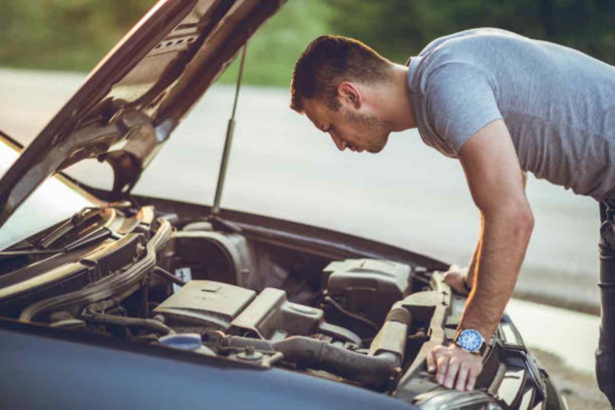 Apa Yang Harus Dilakukan Saat Mobil Mogok